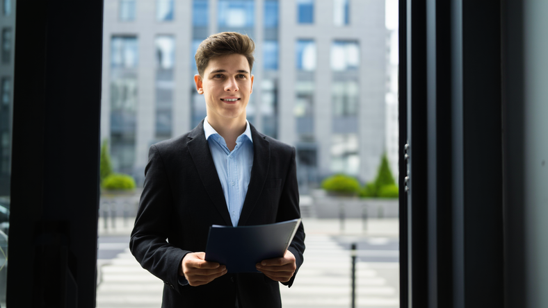 从“在银行存1000万即可获得名企实习”说起